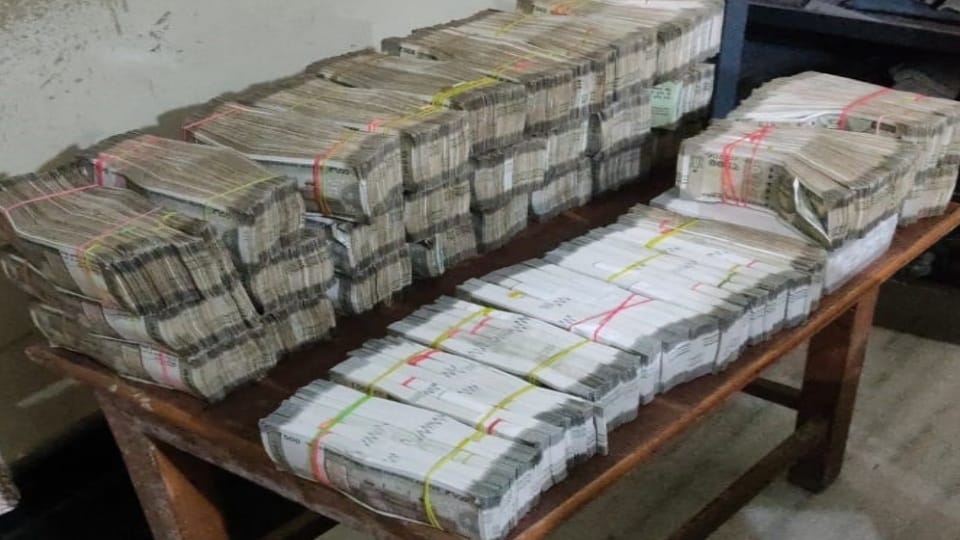 Chandigarh ED raids Himachal QFX company freezes 30 accounts worth Rs 170 crore seizes Rs 90 lakh