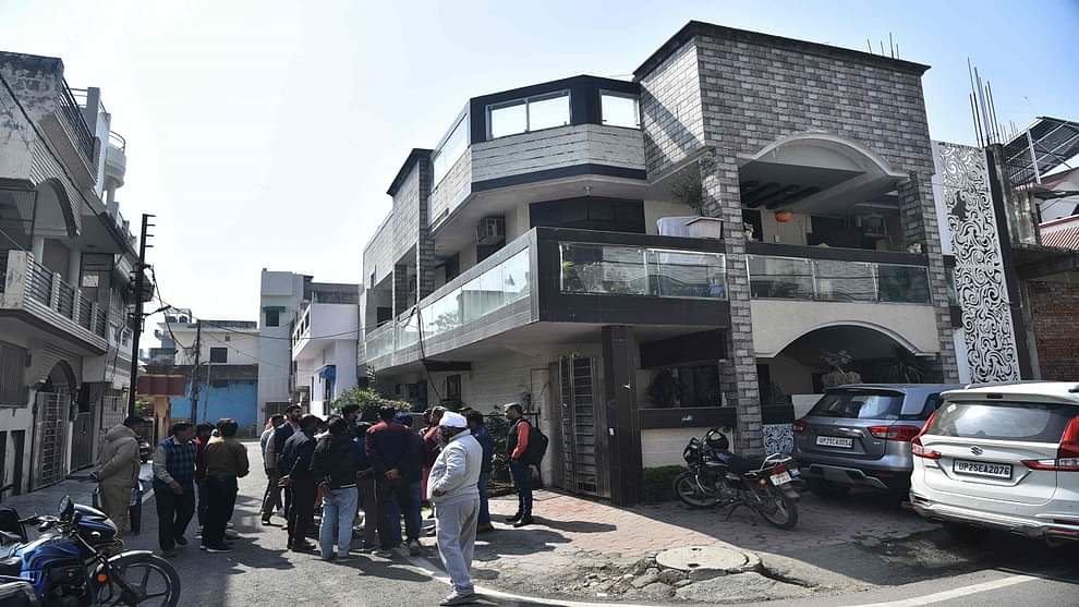 income tax team sealed Pan masala businessman house in Bareilly