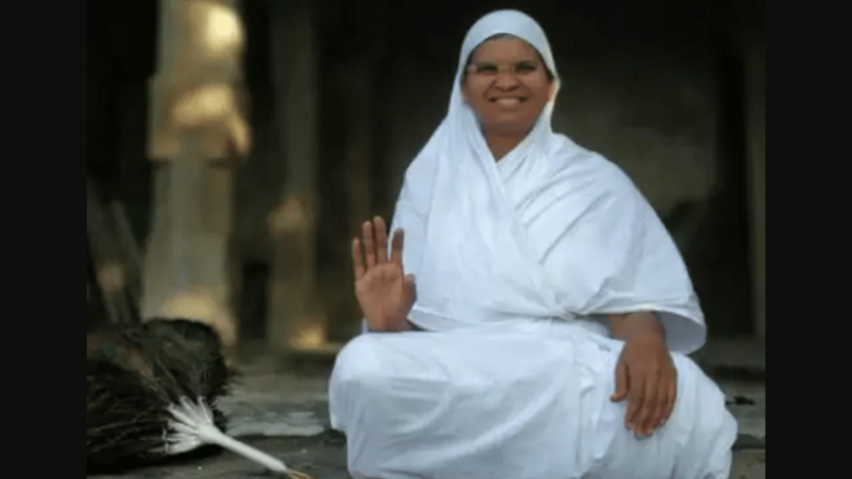 Indore News Tragic Road Accident in Gujarat: Jain Aryika Shrutmati Mataji Dies After Being Dragged 300 Meters