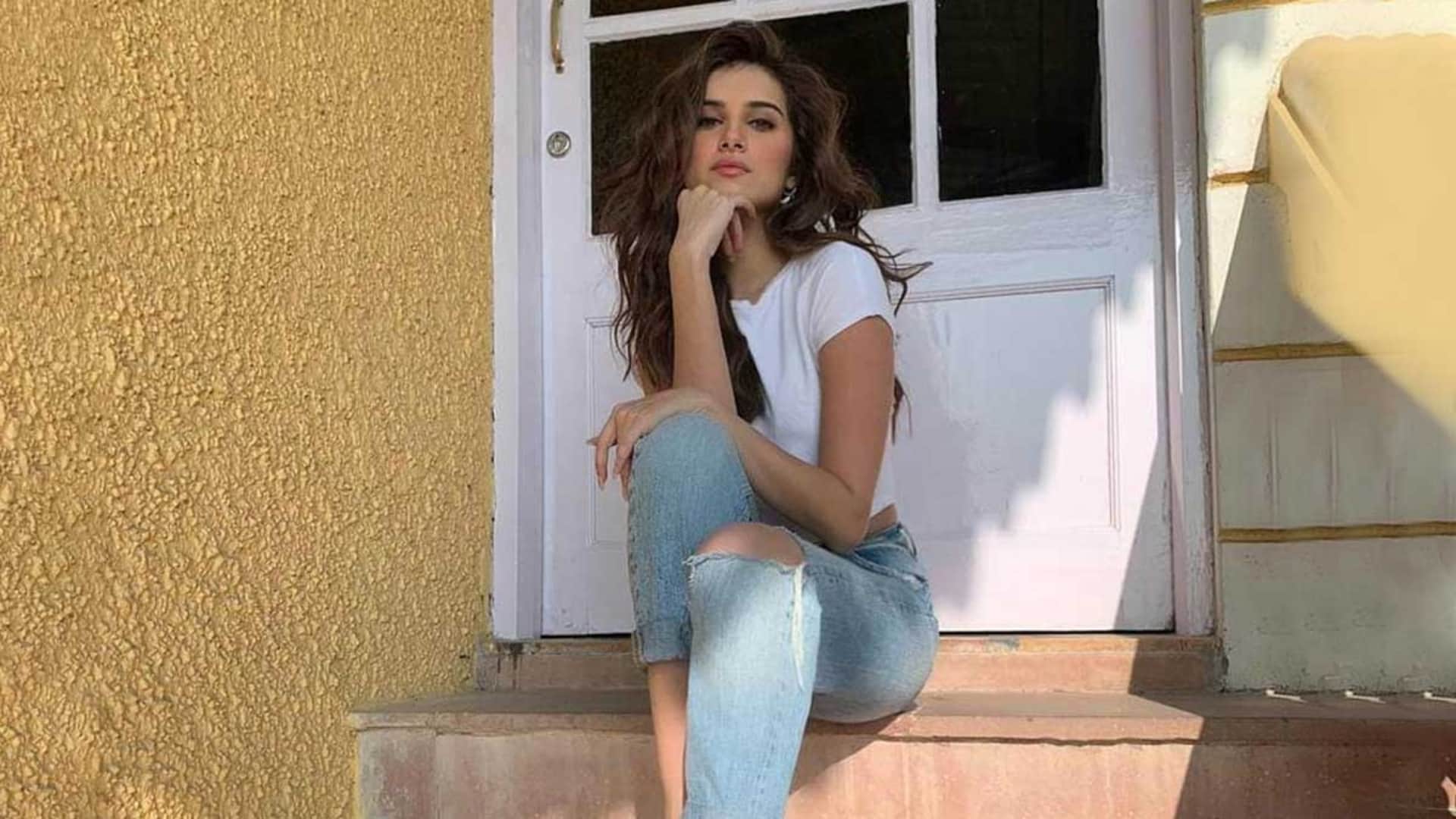 Jeans Styling Tips Check These Five Best Ways to Style Bell Bottom Jeans