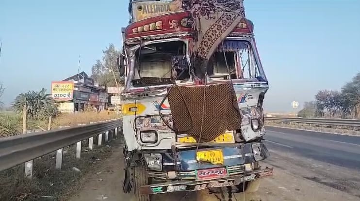 Auraiya Accident Truck collides with roadways bus and car two died and eight injured four referred to Saifai