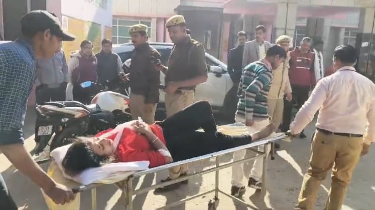 Kannauj Accident Car hits school van 13 injured including 10 children SP orders investigation