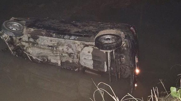 Kanpur Accident Uncontrolled car fell into a well two people including an army jawan died two injured referred