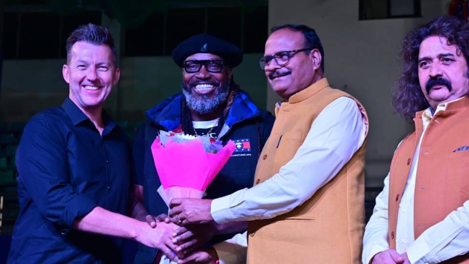 Lucknowites thrilled to see Chris Gayle and Brett Lee start of LLC Ten-10 league got off KD Singh Babu Stadium