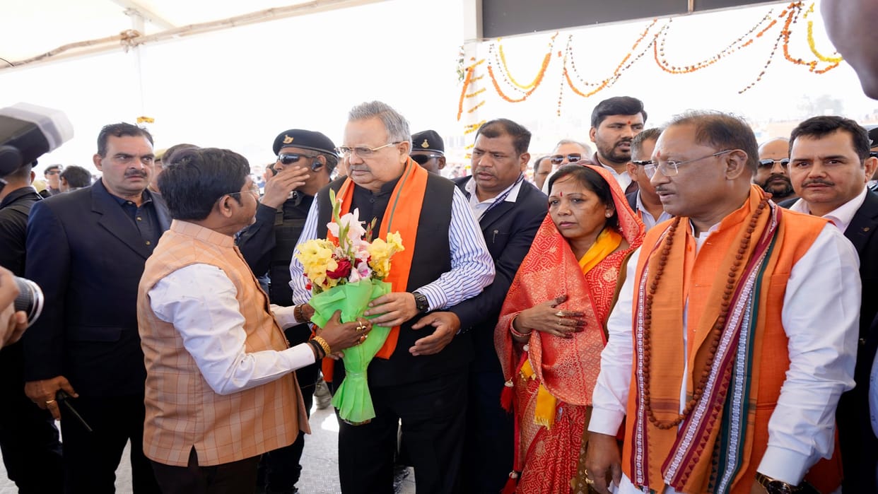 Mahakumbh: Chhattisgarh Governor and CM took bath with ministers, said- Mahakumbh is a source of energy