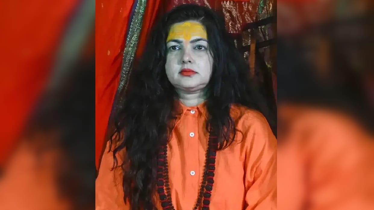 Mamta Kulkarni returns to Kinnar Akhara