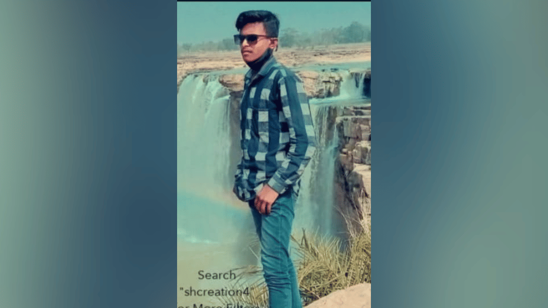 young man committed suicide by hanging himself in bathroom of his house in Jagdalpur
