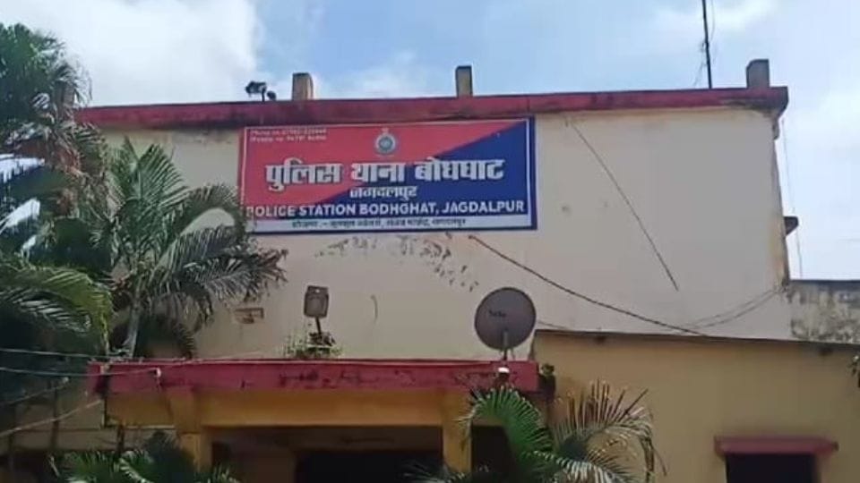 Woman commits suicide by hanging herself in her house in Jagdalpur