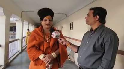 Jaipur: देवी-देवताओं के समय से चली आ रही है समलैंगिकता, किन्नर अखाड़े की महामंडलेश्वर का बड़ा बयान Jaipur: Homosexuality Has Existed Since the Era of Deities, Says Mahamandaleshwar of Kinnar Akhara