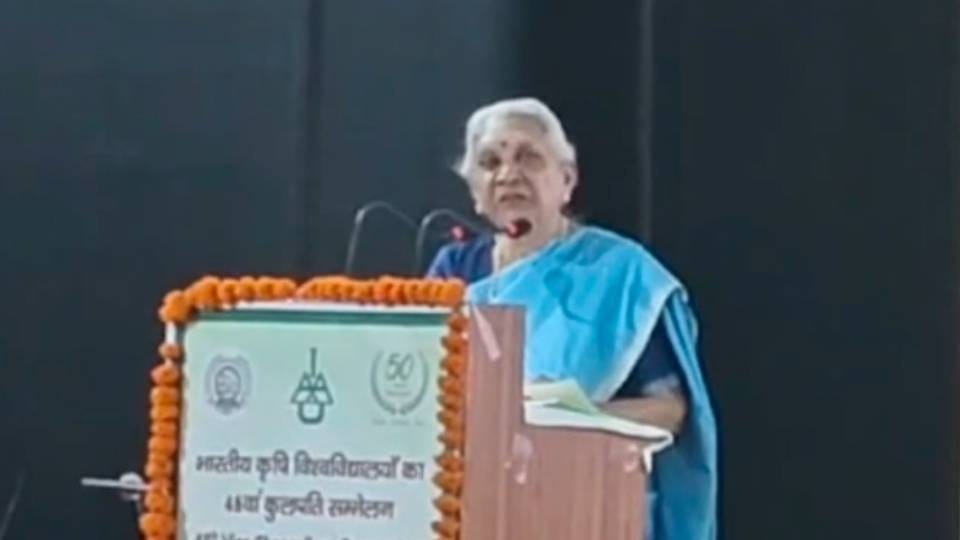 Governor Anandiben said in ayodhya Indian universities should also sign MOU with foreign universities
