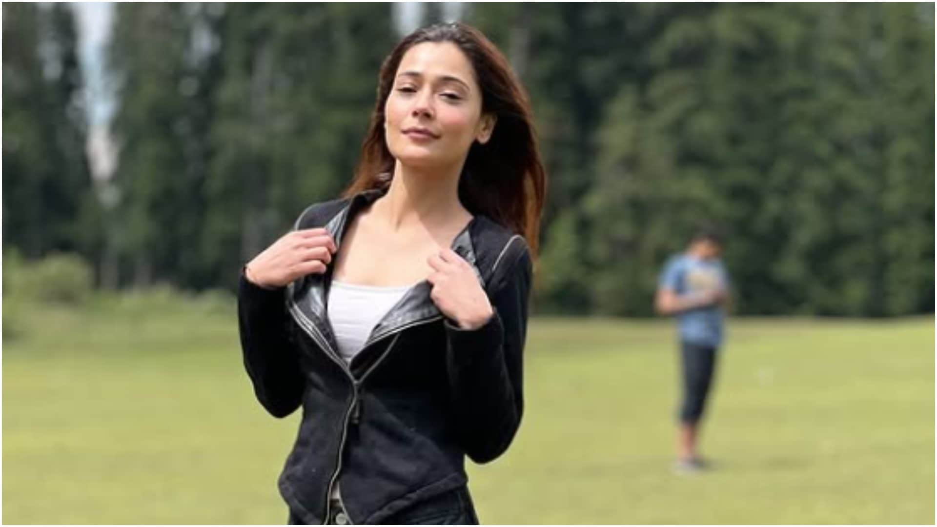 Indian Actors Who Worked In Pakistan Shweta Tiwari Naseeruddin Shah Kirron Kher Neha Dhupia Arbaaz Khan