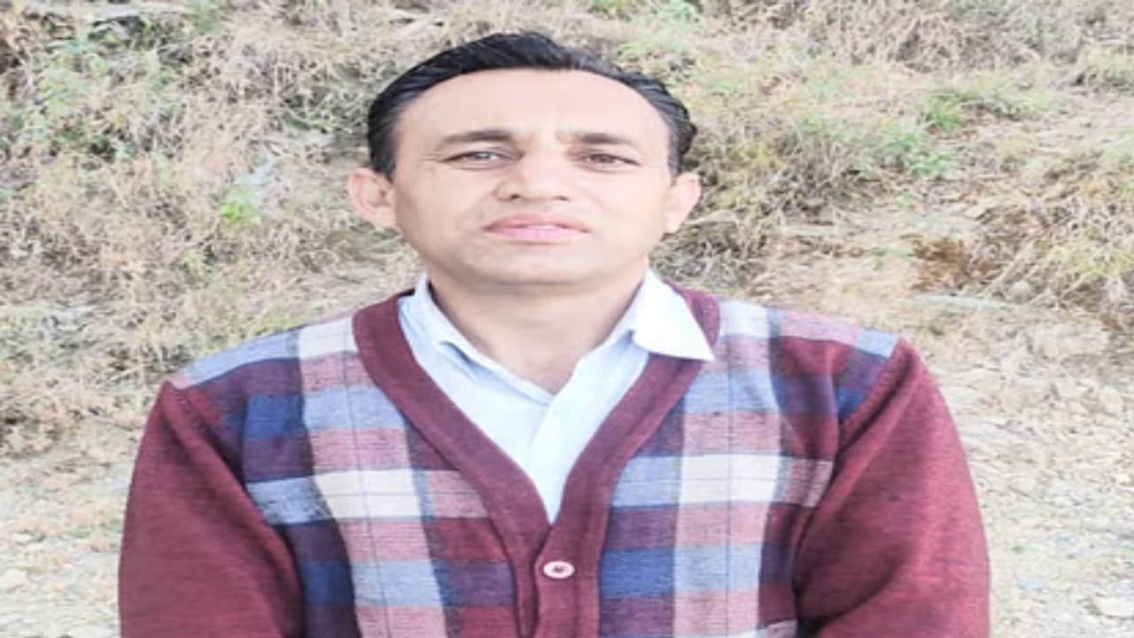 हिमाचल प्रदेश राजकीय अध्यापक संघ के राज्य प्रधान वीरेंद्र सिंह चौहान।