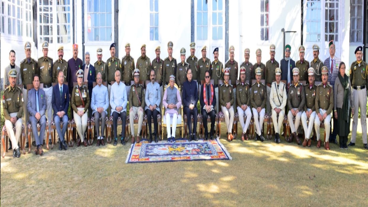 Governor Shiv Pratap Shukla honored 76 winners in the alankaran samaroh