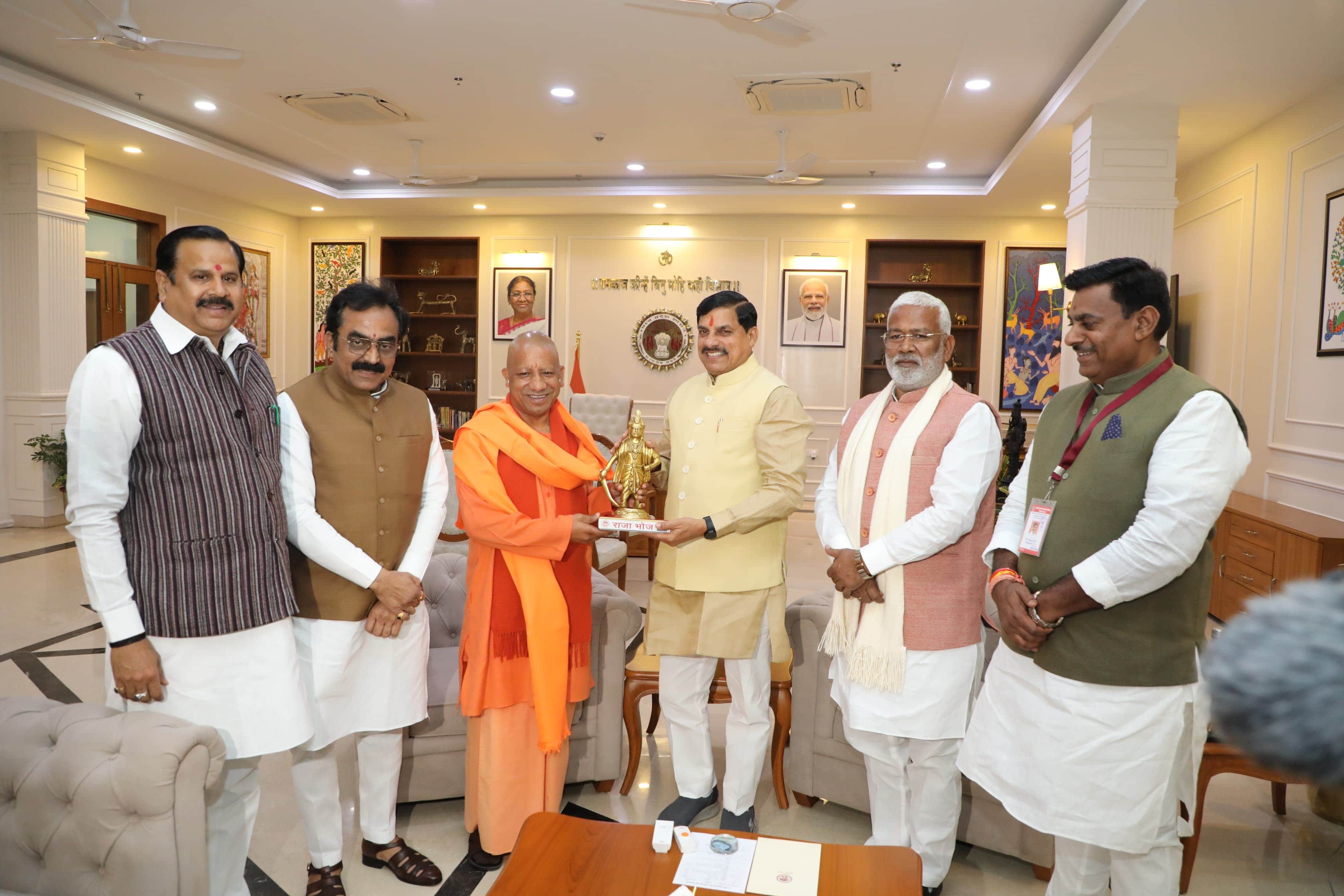 MP News: CM Dr. Yadav welcomed UP CM Yogi, showed views of Bhoj Tal from CM residence