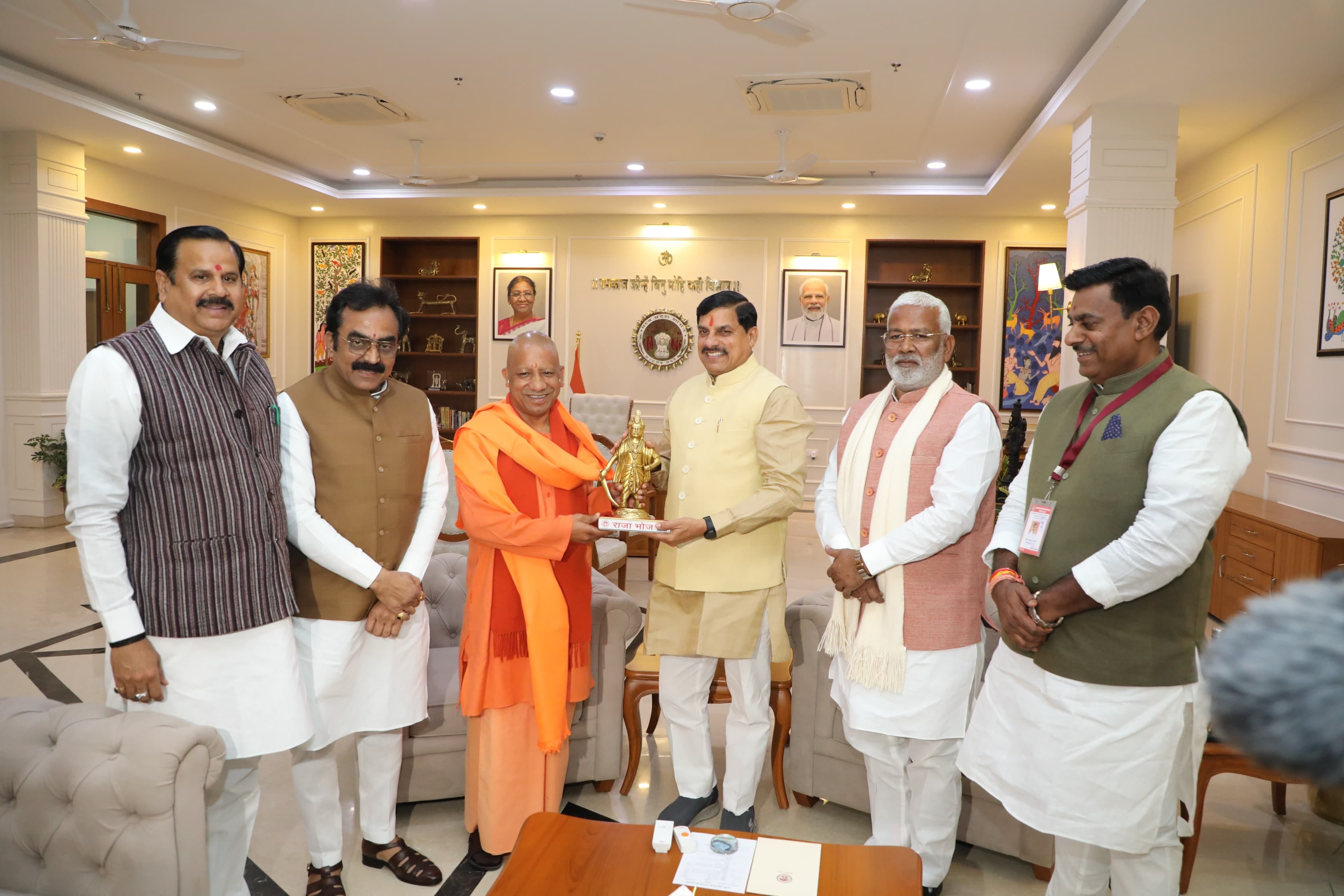 MP News: CM Dr. Yadav welcomed UP CM Yogi, showed views of Bhoj Tal from CM residence