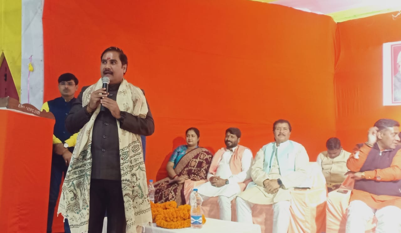 मंत्री जनक राम व अन्य भाजपा नेता।
