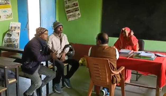 Bihar News: Clash between headmistress and teacher in Kaimur school, abusive language, video viral