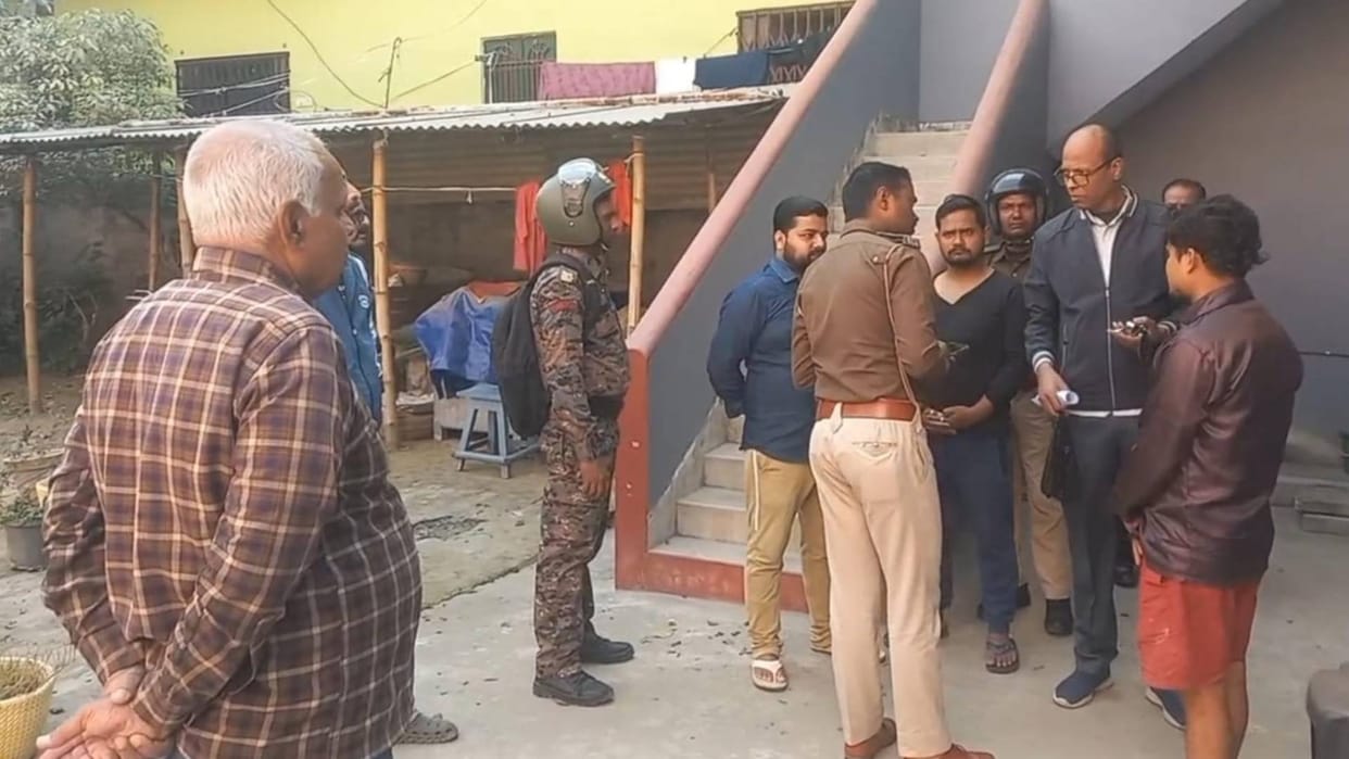 Bihar Theft at house of former Deputy CM Tarkishore Prasad cousin in Saharsa thieves took away lakhs of rupees