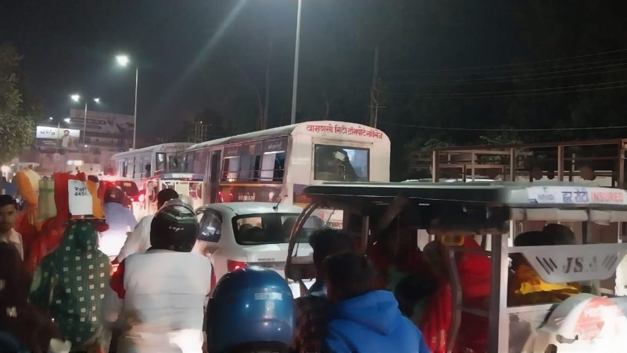 Roadways bus collides with storyteller Dheerendra Maharaj car in varanasi