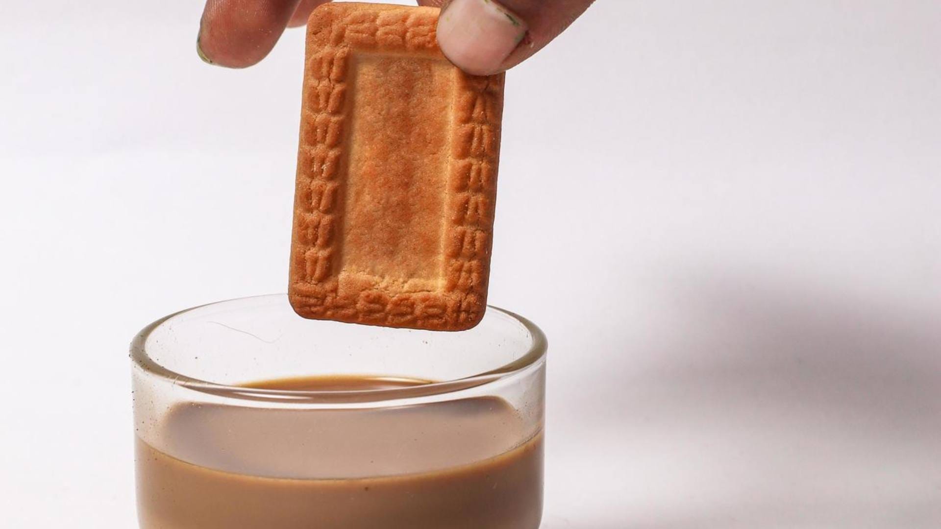 If you have the habit of eating tea biscuit daily leave it now Know its disadvantages and Effect on Health