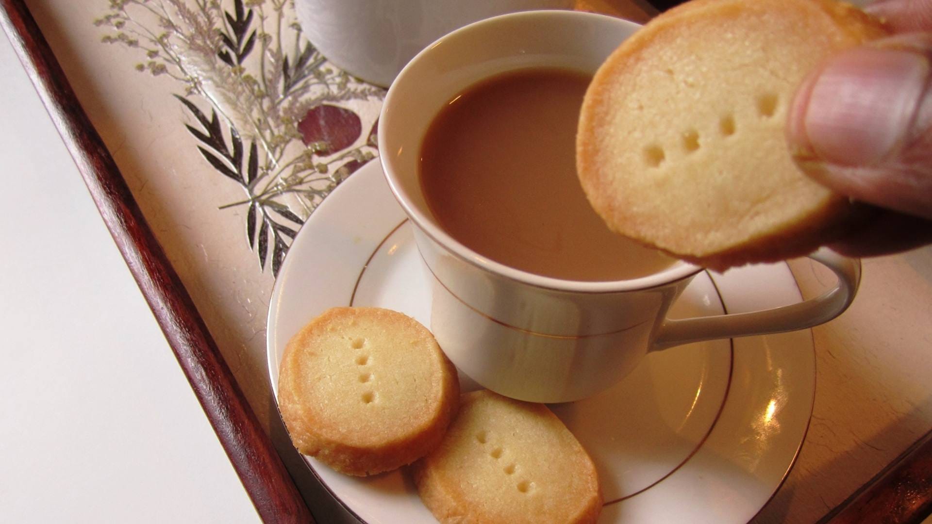 If you have the habit of eating tea biscuit daily leave it now Know its disadvantages and Effect on Health