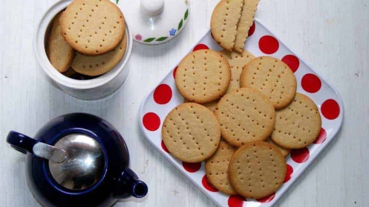 If you have the habit of eating tea biscuit daily leave it now Know its disadvantages and Effect on Health