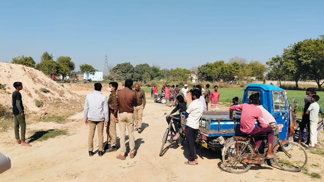 young man committed suicide by slitting his throat with a blade, the incident took place in Sarai Nayat