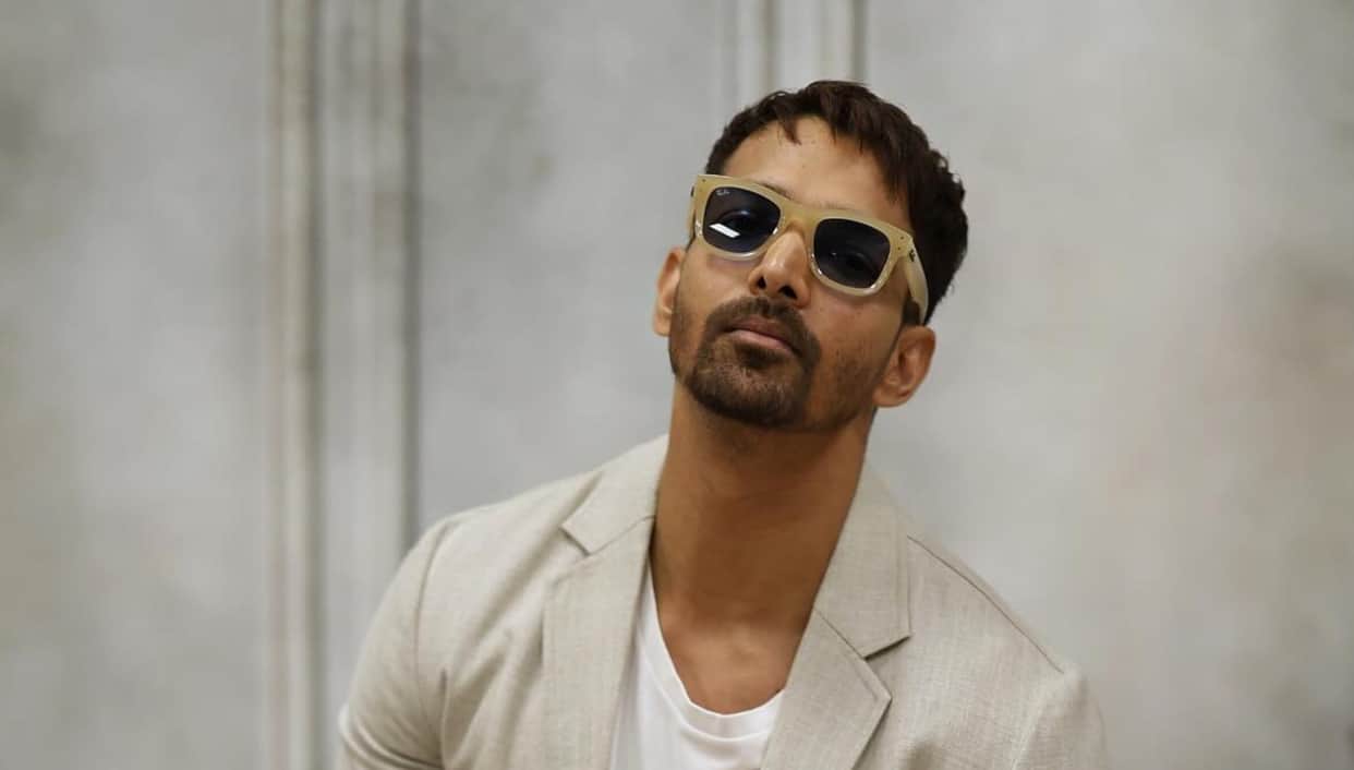 Sanam Teri Kasam Actor Harshvardhan Rane Meeting With Director Omung Kumar