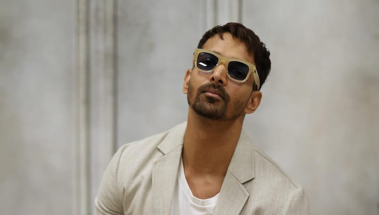 Sanam Teri Kasam Actor Harshvardhan Rane Meeting With Director Omung Kumar