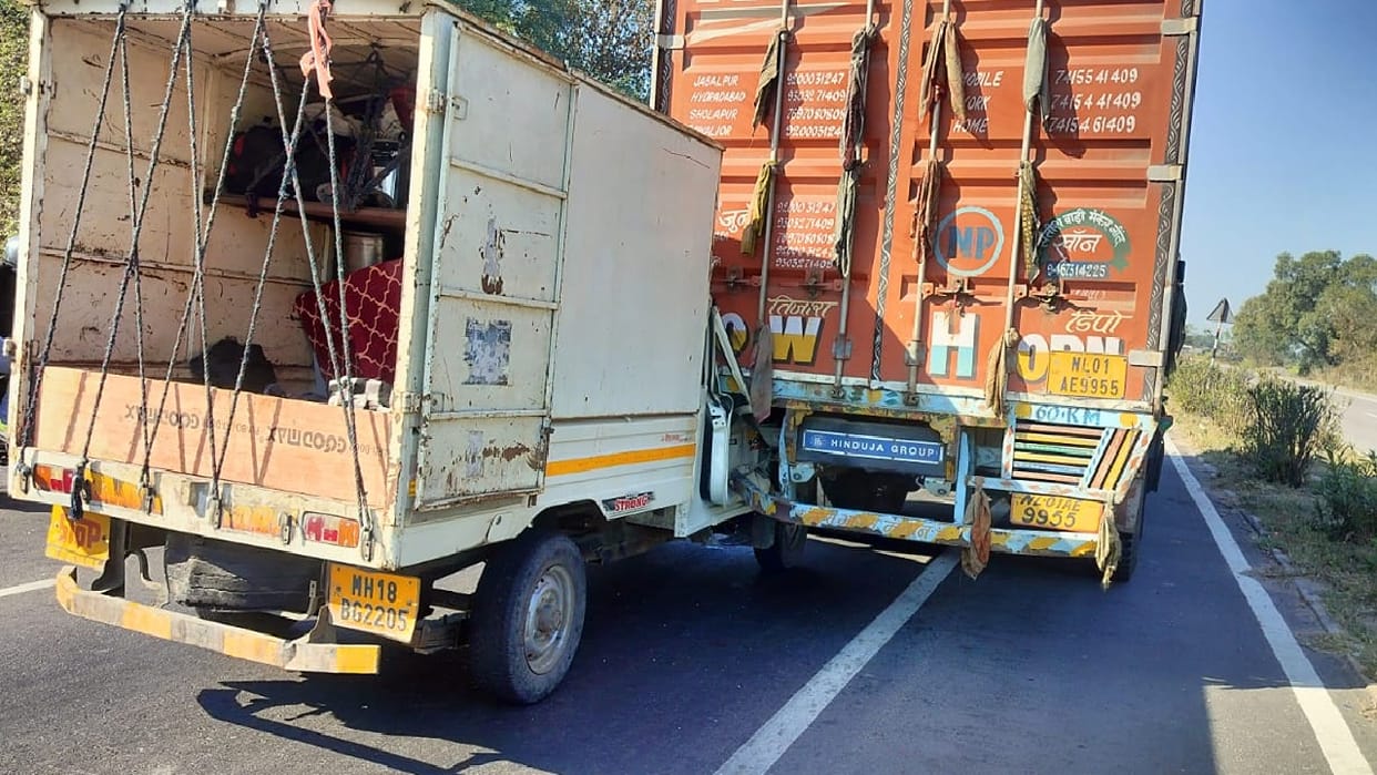 Maharashtra devotee returning from Mahakumbh dies in collision with truck
