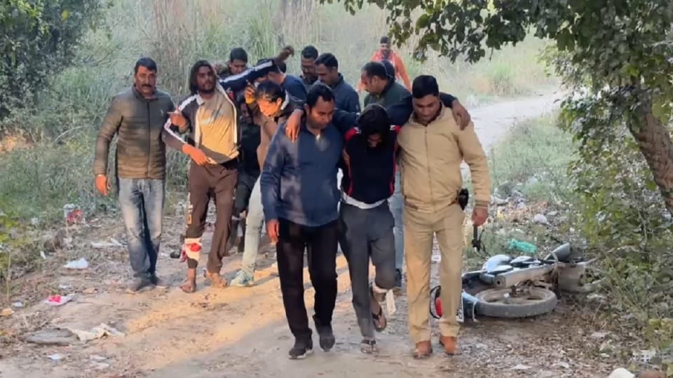 Ghaziabad police encounter with robbery and dacoity gang