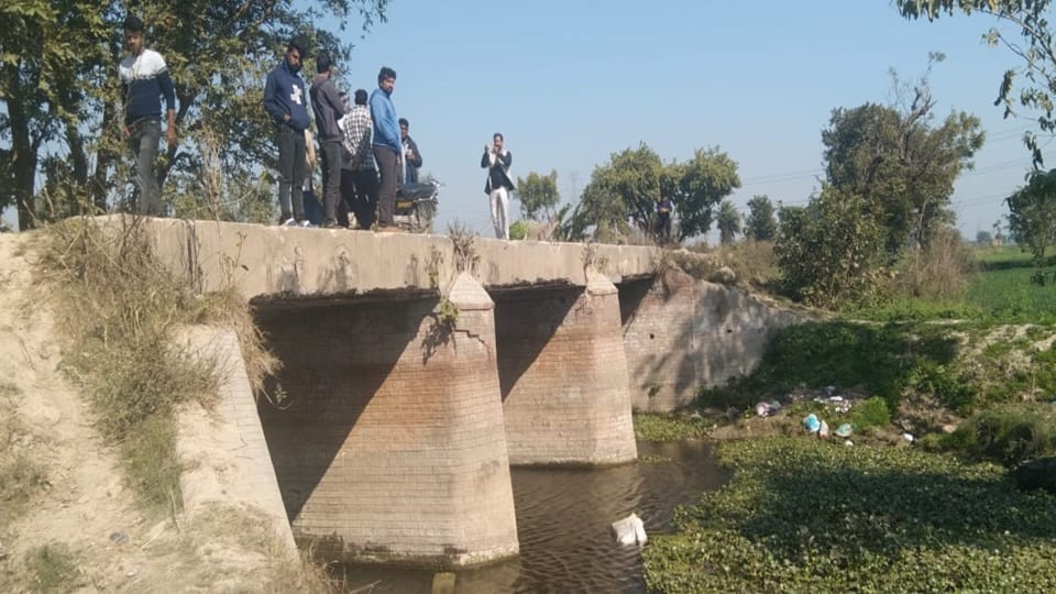 Swift car fell into the canal