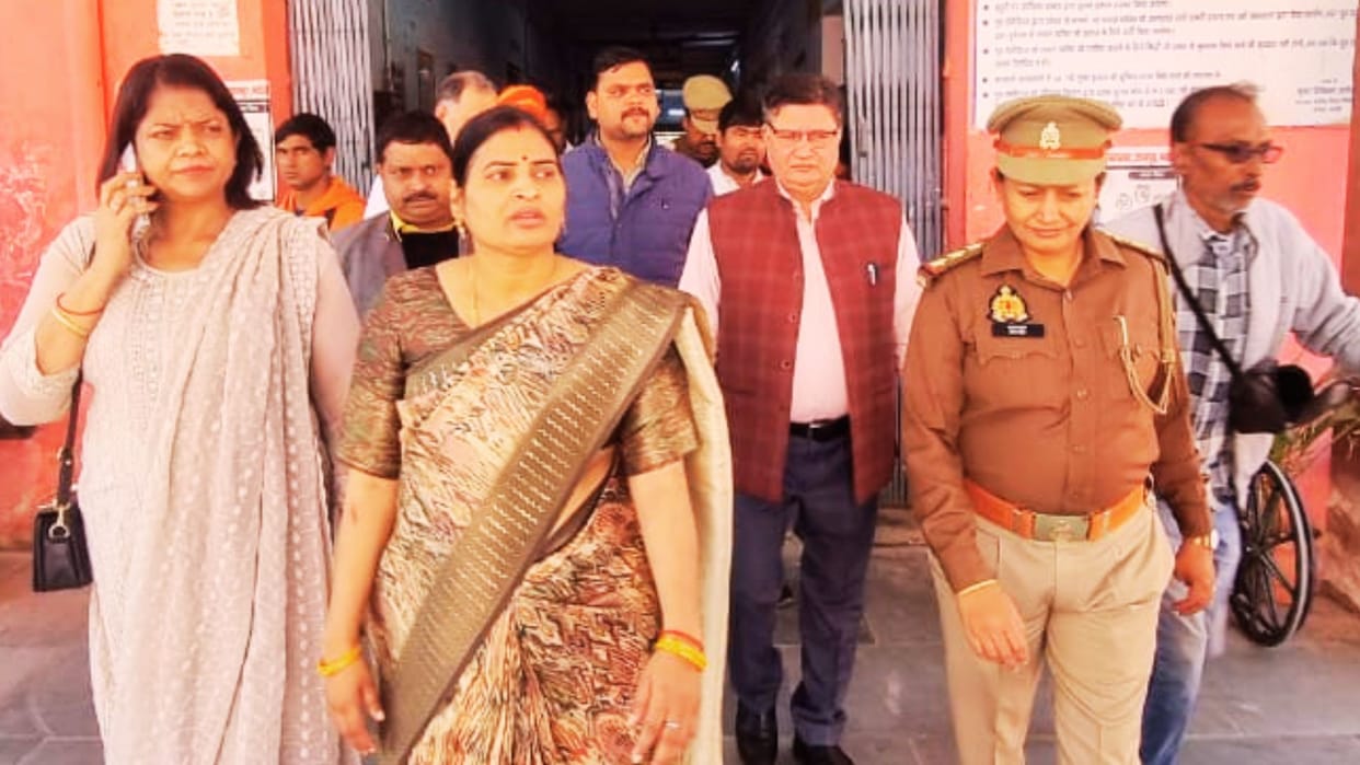 Member of Women Commission of uttar pradesh inspected hospital jail and ashram in bhadohi
