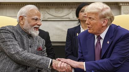 India-US: ट्रंप की समय सीमा में दो दिन बाकी, बड़े निवेश-हथियारों की खरीद पर सहमति से भारत निकाल सकता है रास्ता Two days left for Trump deadline, India can find a way out by agreeing on big investments and arms purchases