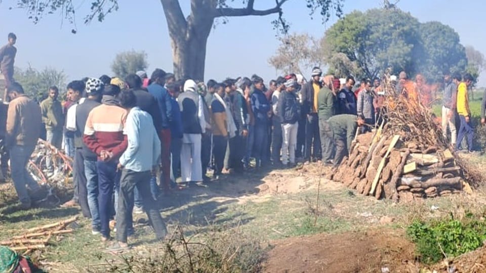 Cremation of husband and wife on a pyre