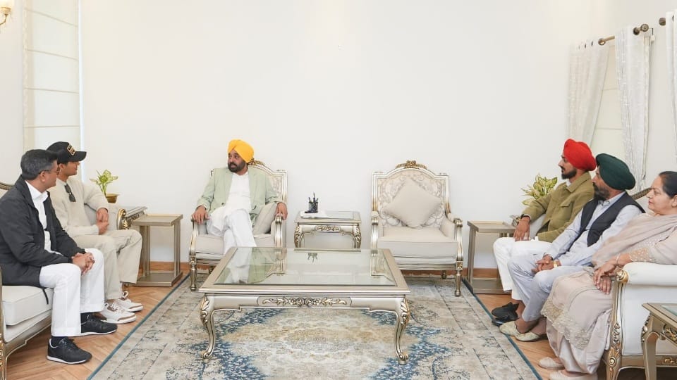 CM Bhagwant Mann met cricketers Shubman Gill and Arshdeep singh in Chandigarh