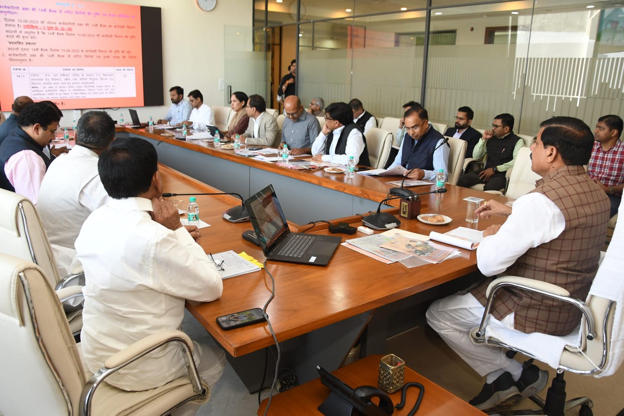 MP News: Meeting of Jan Abhiyan Parishad, CM said- Motivate farmers to do cow rearing and install solar pumps.