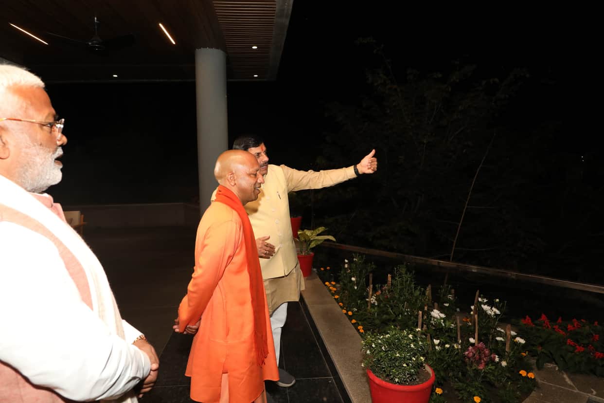 MP News: CM Dr. Yadav welcomed UP CM Yogi, showed views of Bhoj Tal from CM residence