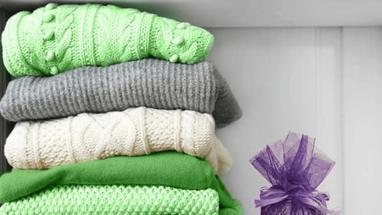 Lifestyle Hacks: Tips to Pack Warm Clothes to store damage free garam kapde pack karne ka tarika