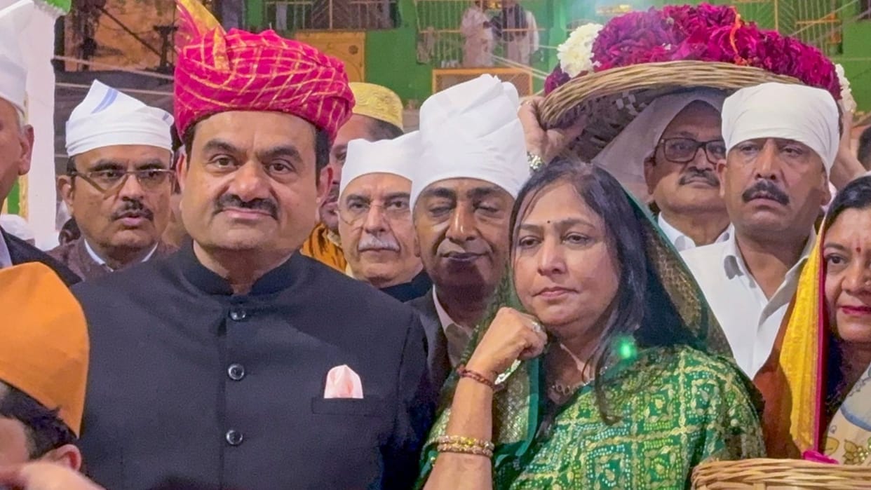 Industrialist Gautam Adani offered chaadar at Ajmer Dargah