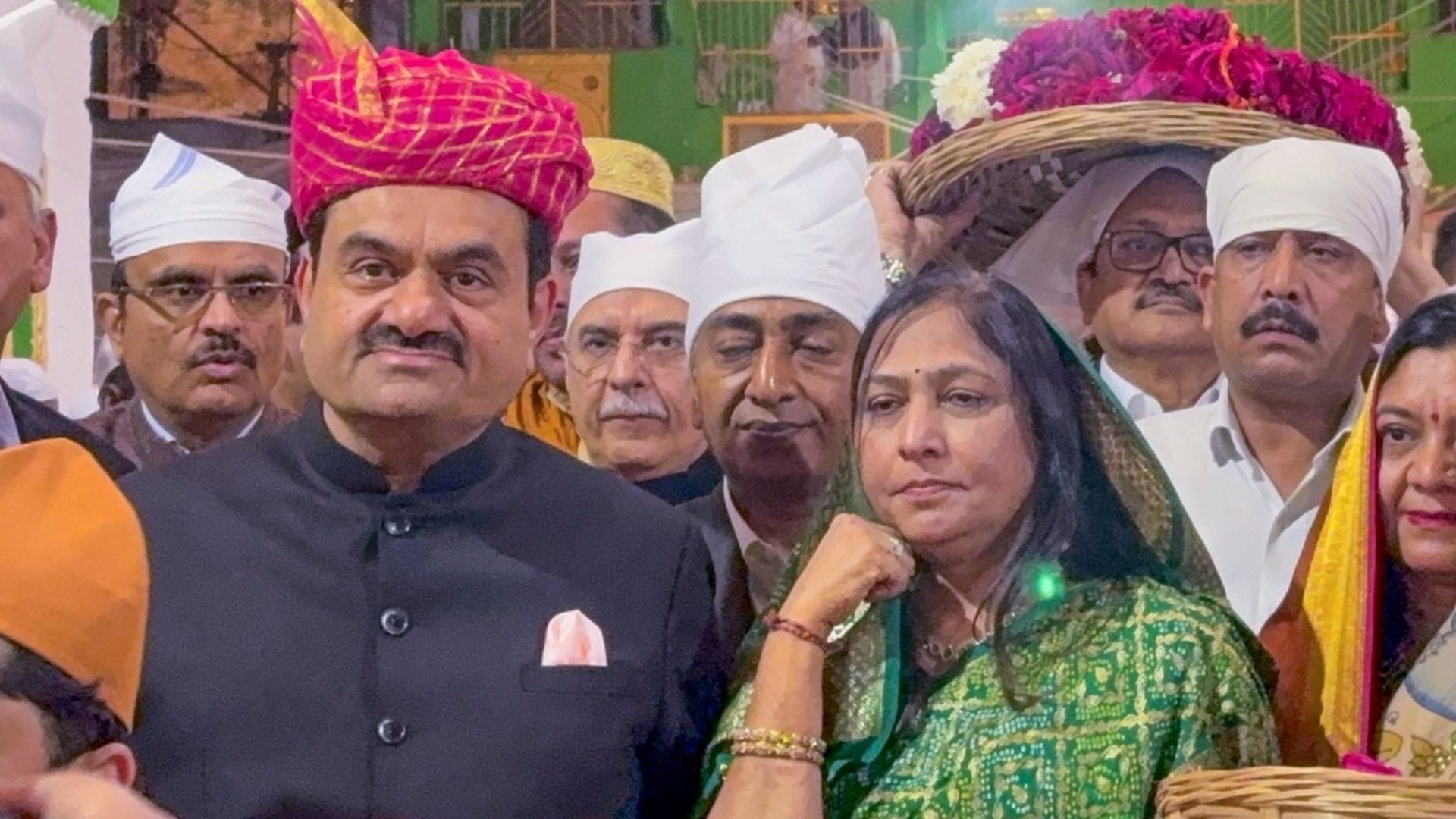 अजमेर दरगाह में गौतम अदाणी