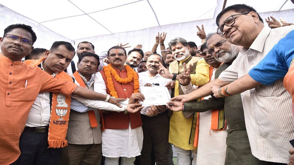 Sanjay crowned as Mayor celebration in BJP know who got how many votes in Jagdalpur
