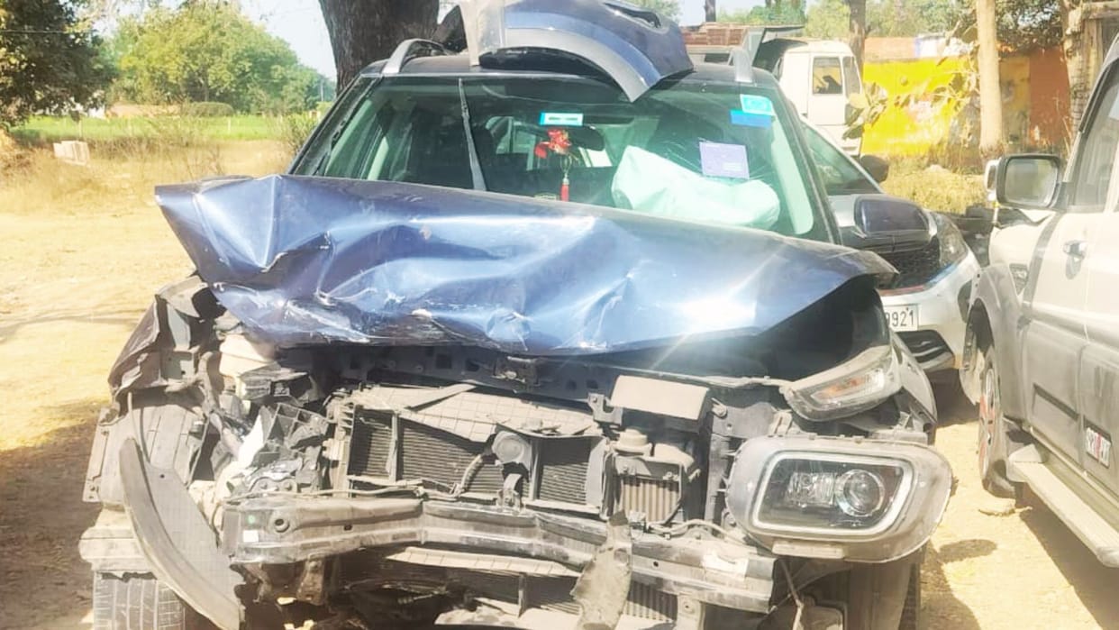 Road Accident in Mirzapur Scorpio collides with 2 cars on highway 13 people injured