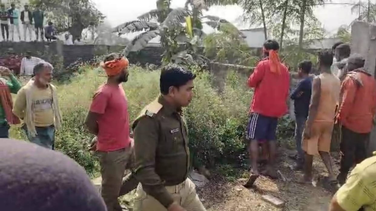 Bihar News Laborer body found in bush in Purnia police investigating possibility of murder