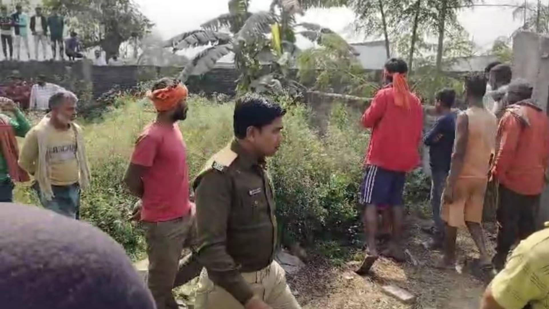 घटना स्थल पर मौजूद लोग