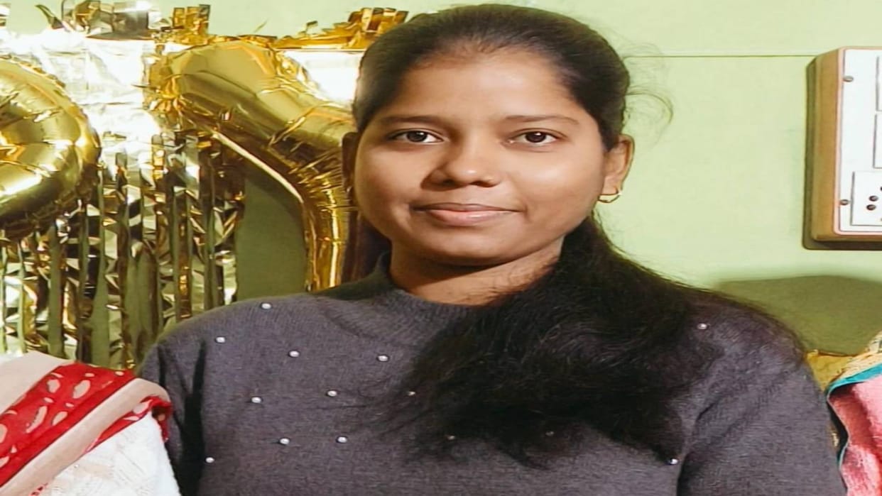 Bihar news Female police personnel died in road accident father injured she crushed by truck while coming