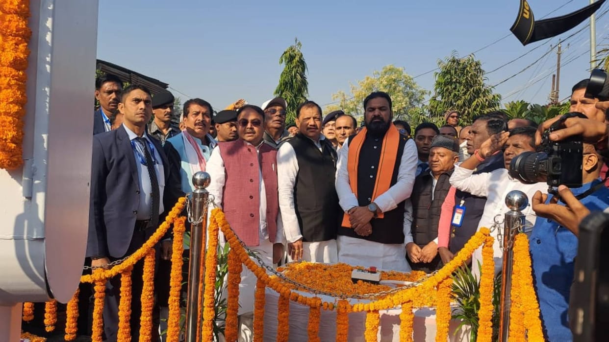 Deputy CM Samrat Choudhary Unveiled 100 feet high flag Munger paid tribute to 34 people martyred independence