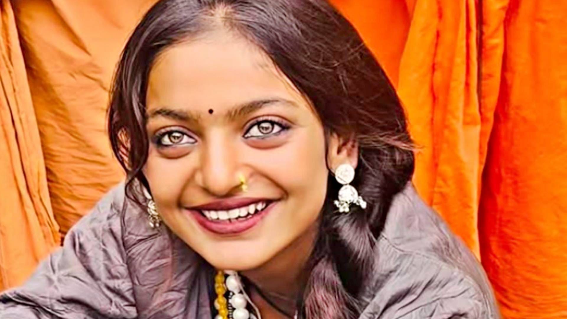 Madhani Mahotsav MahaKumbh Viral Girl Monalisa stage show in Madhani Mahotsav personalities will also present