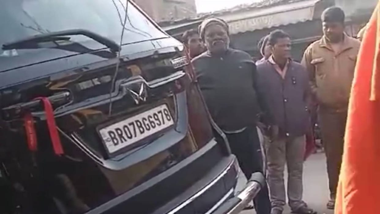 Bihar Road Accident speeding car ran over two people in Darbhanga one dead other critical condition