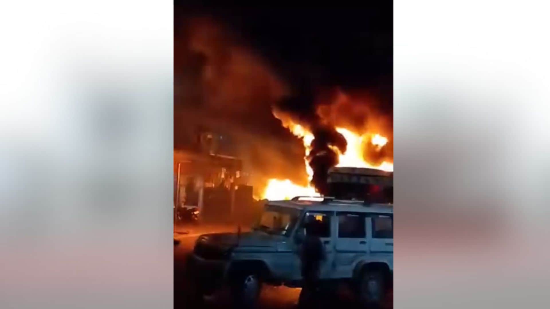 बसों में आग